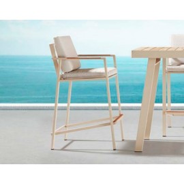 SILLA DE BAR NOFI PARA JARDÍN COLOR BEIGE CON REPOSABRAZOS