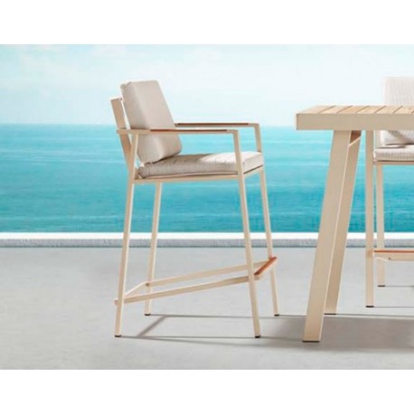SILLA DE BAR NOFI PARA JARDÍN COLOR BEIGE CON REPOSABRAZOS