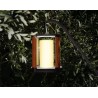 LÁMPARA SOLAR AURORA DE INTERIOR/EXTERIOR CON BASE NEGRA Y MADERA DE TECA (27.5×23×23cm)
