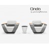 SET SOFÁ ONDA DE JARDIN CON CUBIERTA SUNBRELLA INCLUYE HIELERA, DISEÑADO POR PININFARINA. (3 PZS)